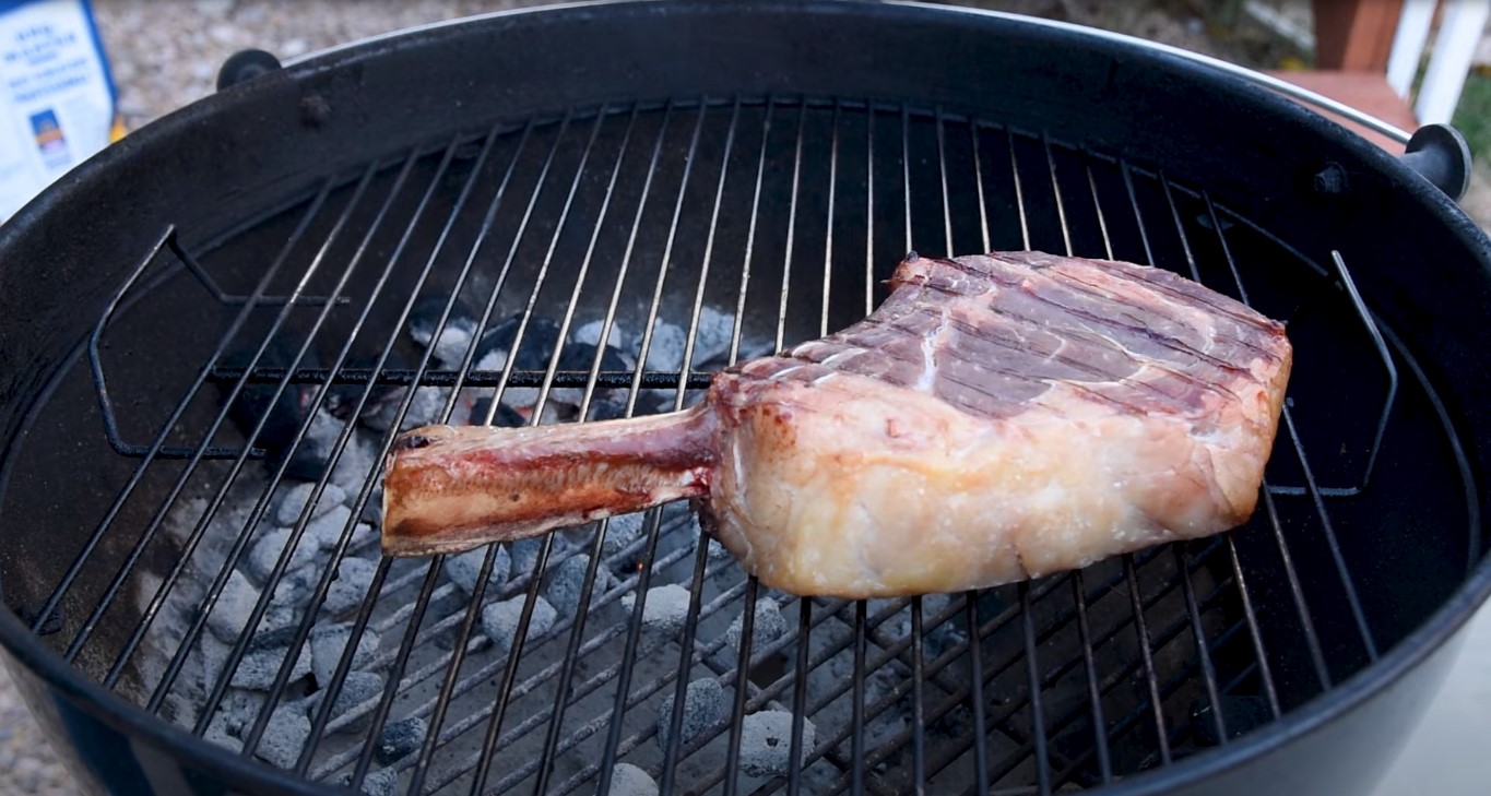 how to cook steak on charcoal grill